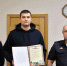 Полицейские наградили северского дружинника - Администрация ЗАТО Северск